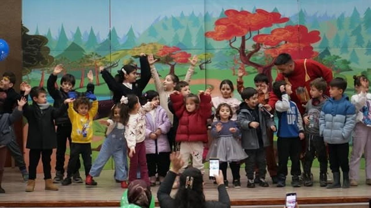 Gölcük’te Ara Tatil Tiyatro Şenliği Başladı