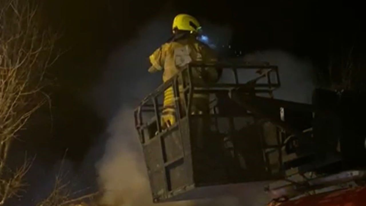 Gönen'de Ev Yangını: Hodul Köyü'nde Özkan Şahin'in Çatısı Alevlere Teslim Oldu