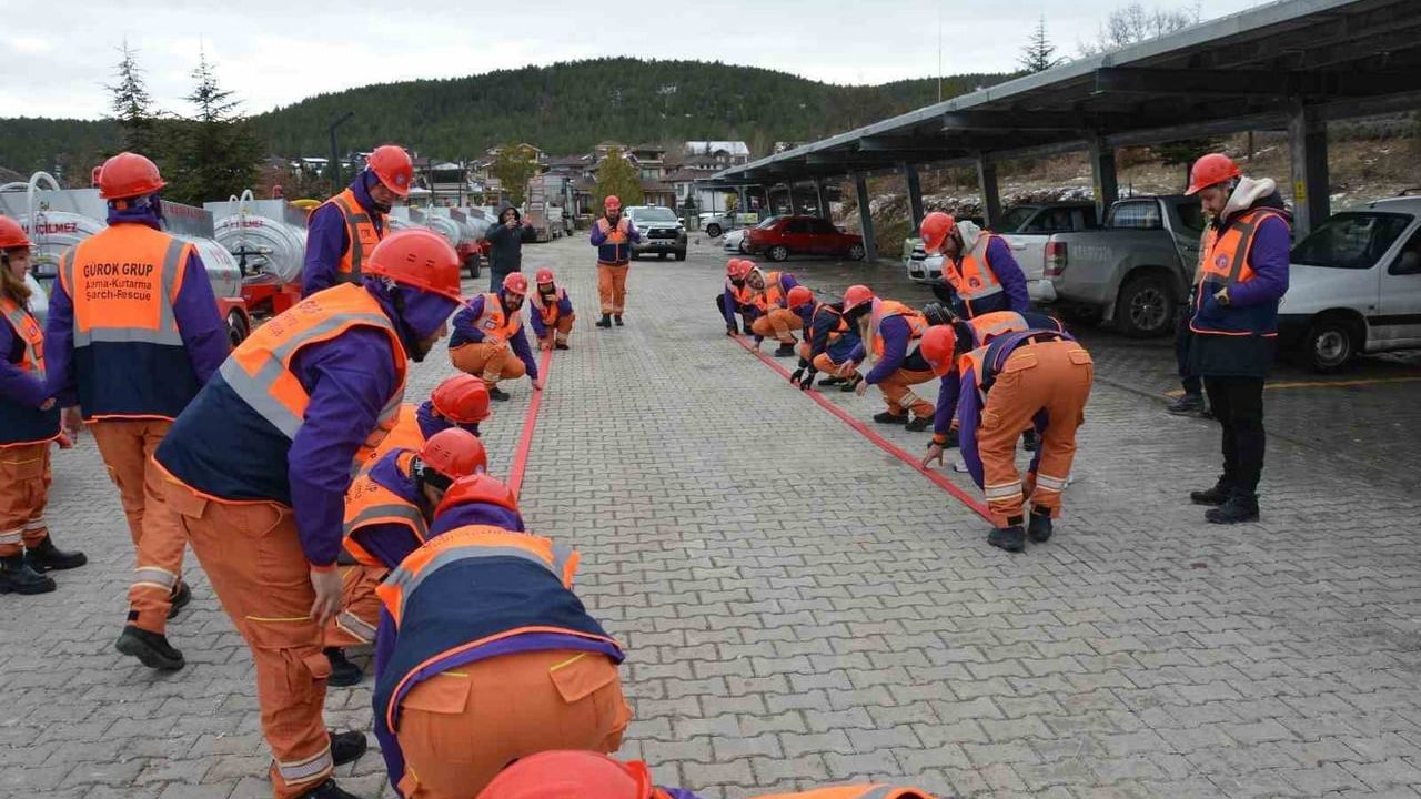 Gönüllüler 'Yeşil Vatan' için Orman Yangınlarına Müdahale Eğitimi Aldı
