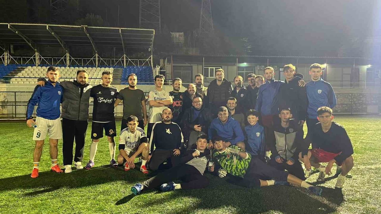 Gördes Engelliler Derneği'nden Altıntaş Spor'a Destek Ziyareti