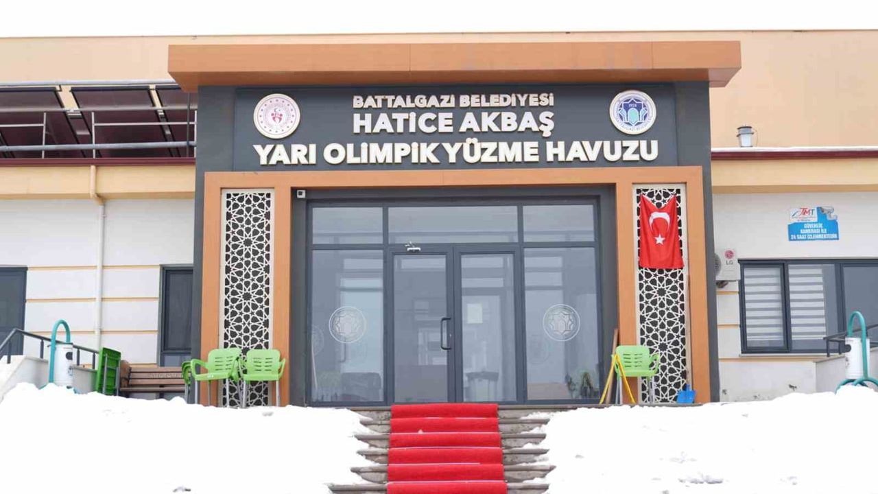 Göztepe Hatice Akbaş Yarı Olimpik Yüzme Havuzu’nda Yeni Dönem Yüzme Eğitimleri