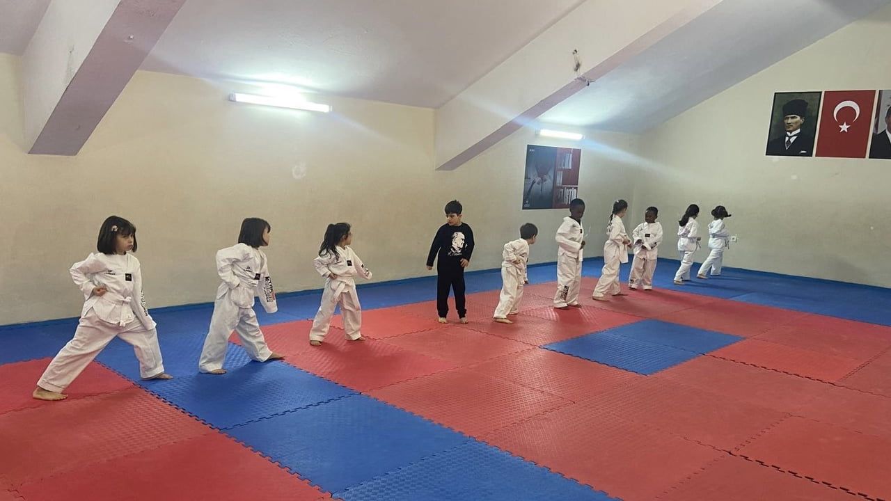 GSB Taekwondo Eğitimleri Eskişehir Porsuk Spor Salonu'nda Kesintisiz Sürüyor