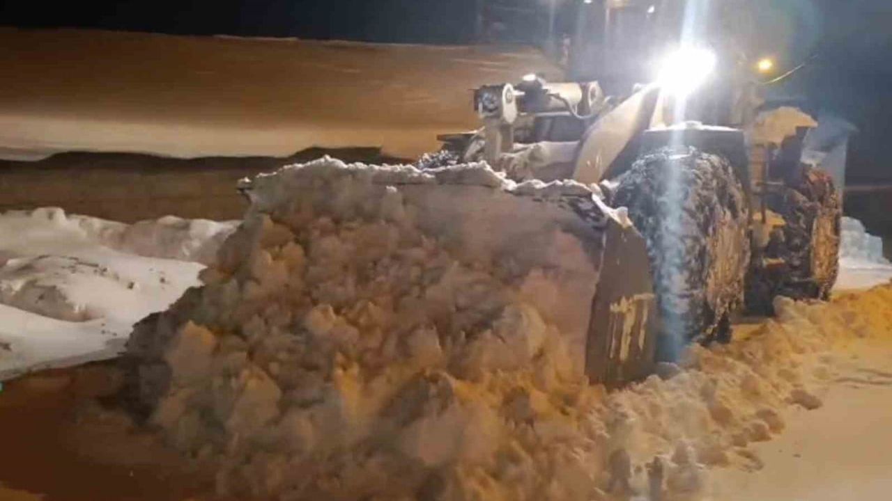 Gümüşhane'de Kar Seferberliği: İl Özel İdaresi 33 Köy Yolunu Açıyor