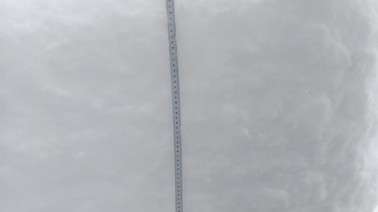 Gümüşhane Özkürtün'de 1 Metrelik Kar: Çatı Çökme Riski, Vatandaşlar Yardım İstedi