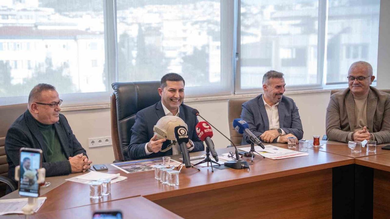 Günel: 'Bu binaya zorla gelmedik' — Kuşadası'da tahliye krizi