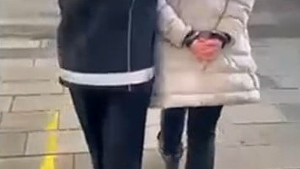 Güney Afrikalı Kadın, Diyarbakır-İstanbul Uyuşturucu Sevkiyatıyla Sakarya'da Yakalandı