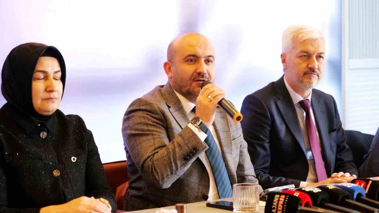 Gürhan Albayrak: 'CHP, Eskişehir'de Ne Yaptığını Anlatsın'