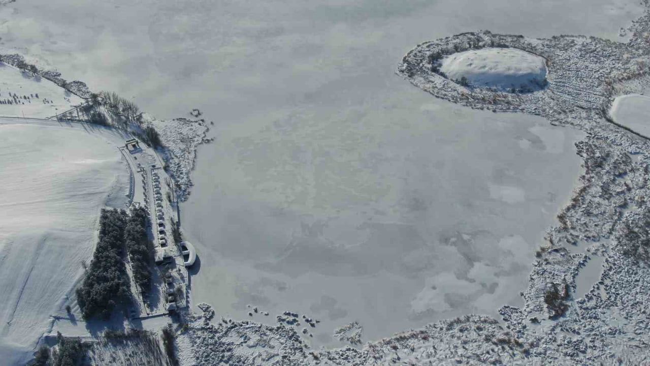 Hafik Gölü tamamen dondu — Sivas'ta termometreler eksi 21