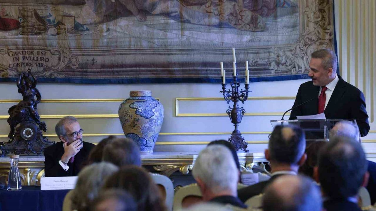 Hakan Fidan Lizbon'da Büyükelçiler Konferansı'nda Konuştu