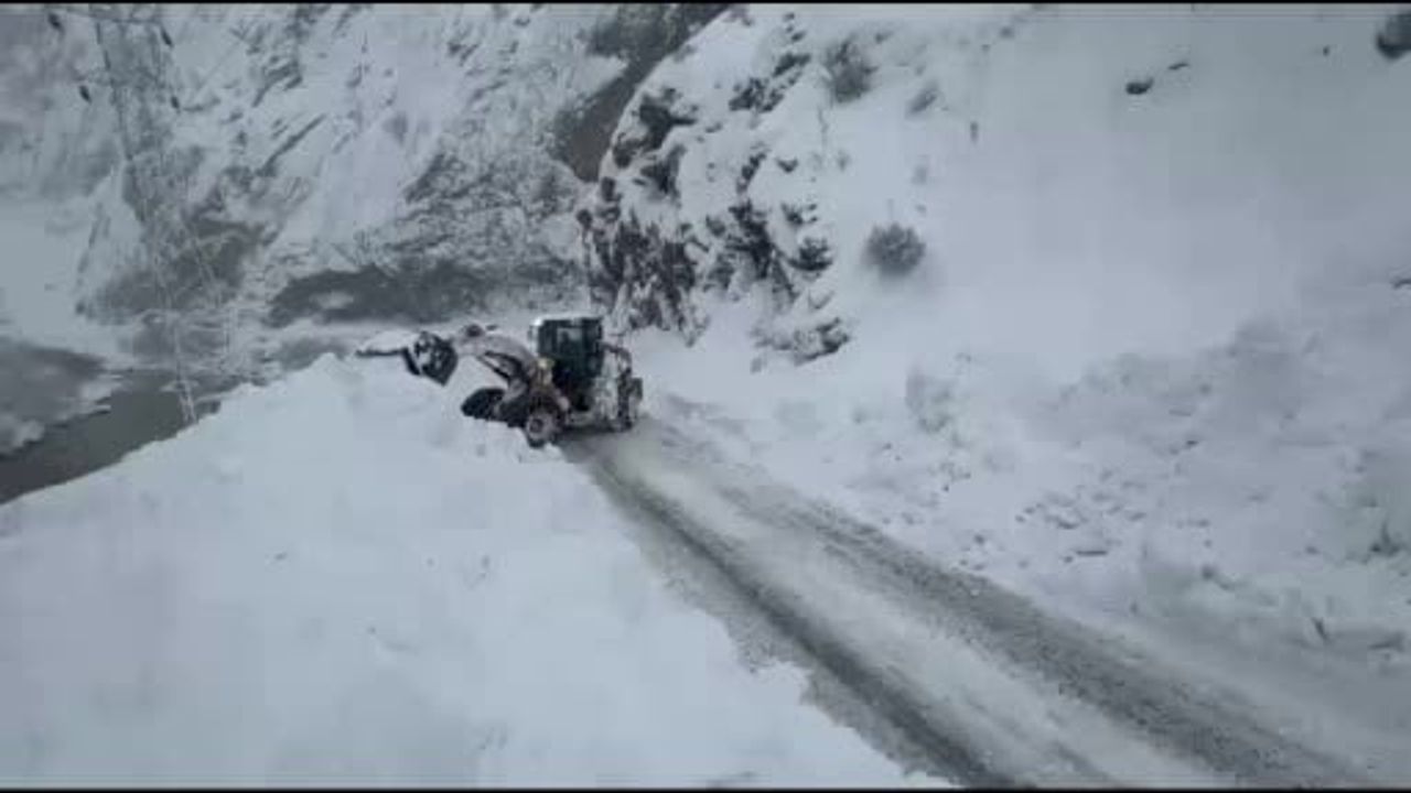 Hakkari Çukurca'da Nefes Kesen Çığ Temizliği