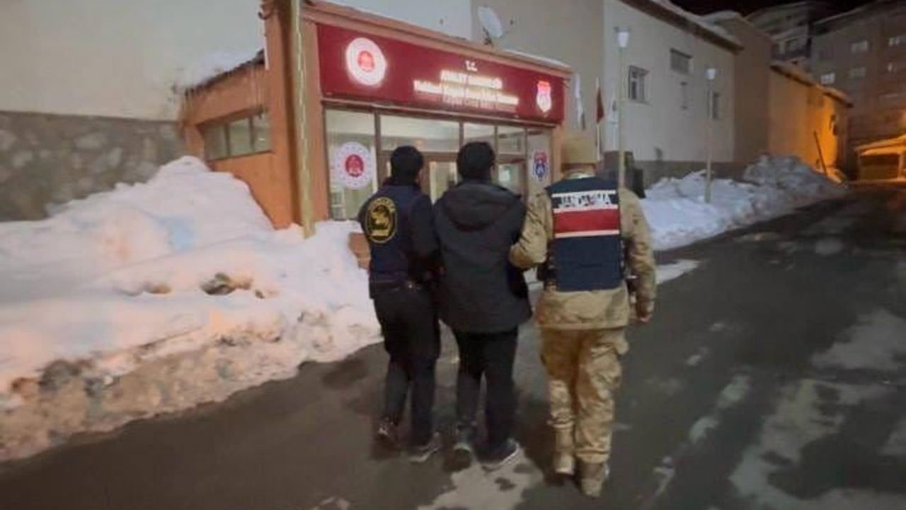 Hakkari'de 22 yıl 4 ay hapis cezasıyla firari B.A. yakalandı