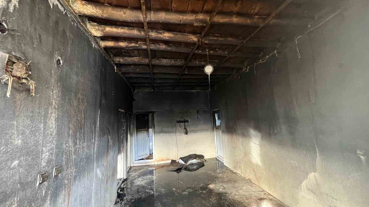 Hakkari'de Ev Yangını: Derecik Koryürek'te Ayhan Taşsu'nun Evi Kullanılamaz Hale Geldi