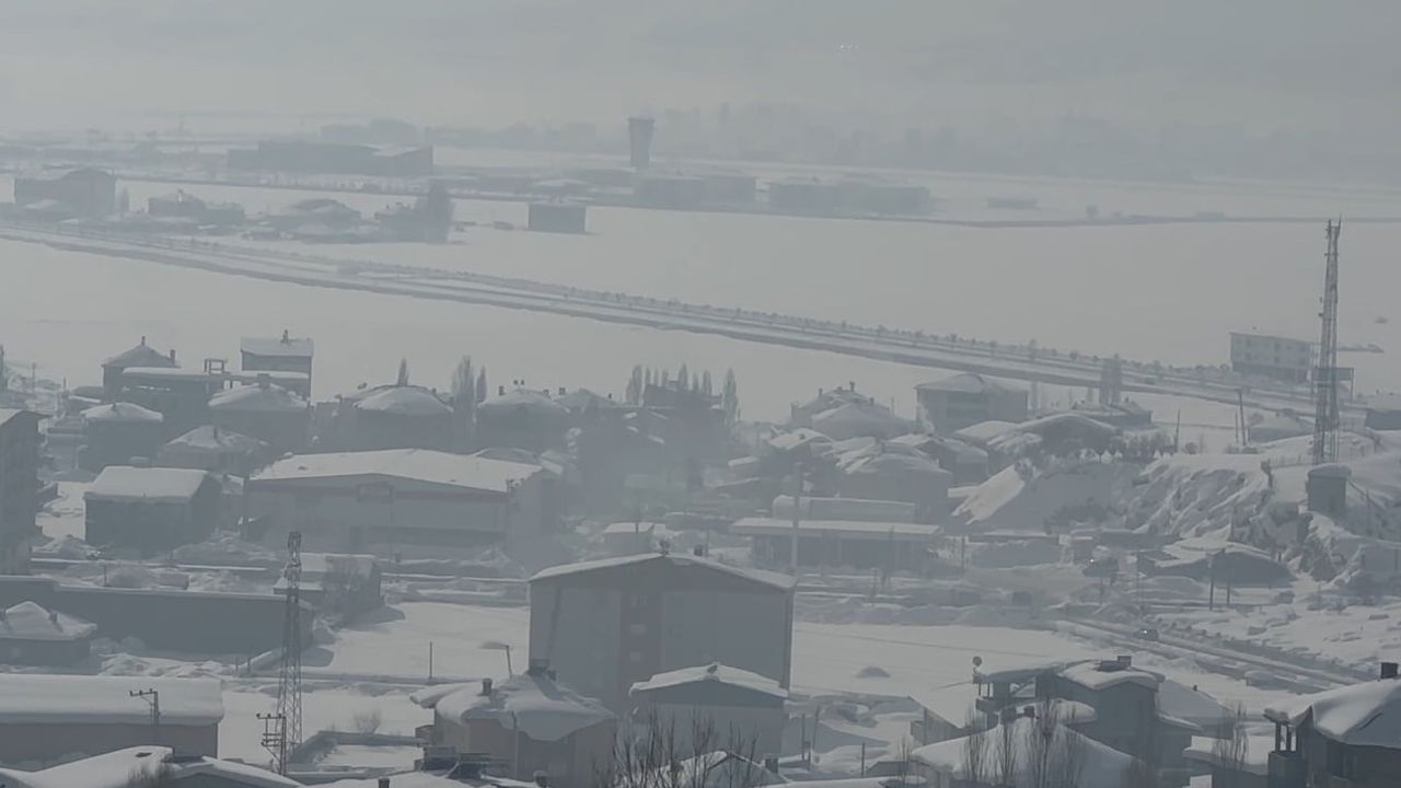 Hakkari'de Kar Felci: 68 Yerleşim Yolu Kapandı