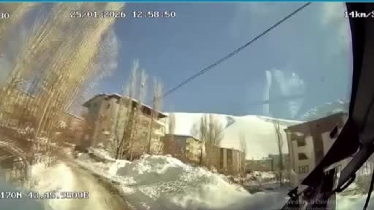 Hakkari'de kızakla kayarken otobüsün altına giren 11 yaşındaki çocuk hayatını kaybetti