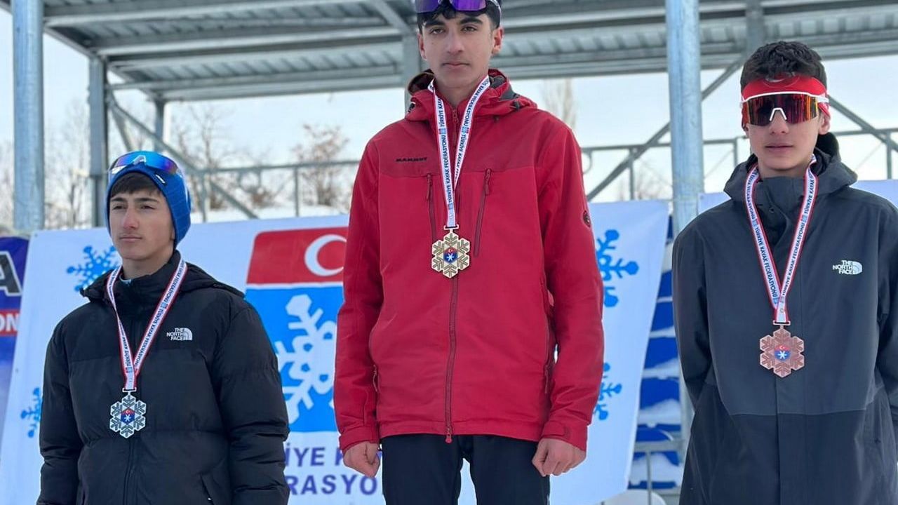 Hakkarili Sporculardan Erzurum'da Kayaklı Koşu Başarısı: 22 Madalya