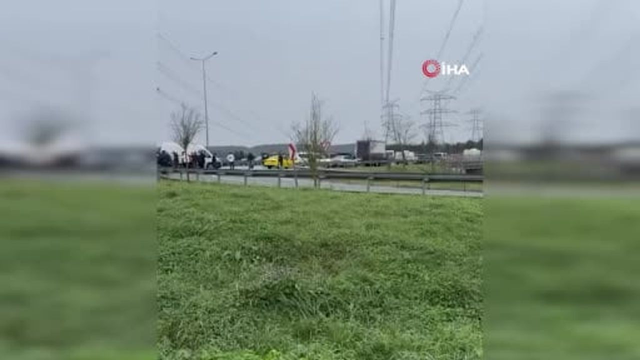Hasdal Yolu Kemerburgaz istikametinde cezaevi aracı devrildi