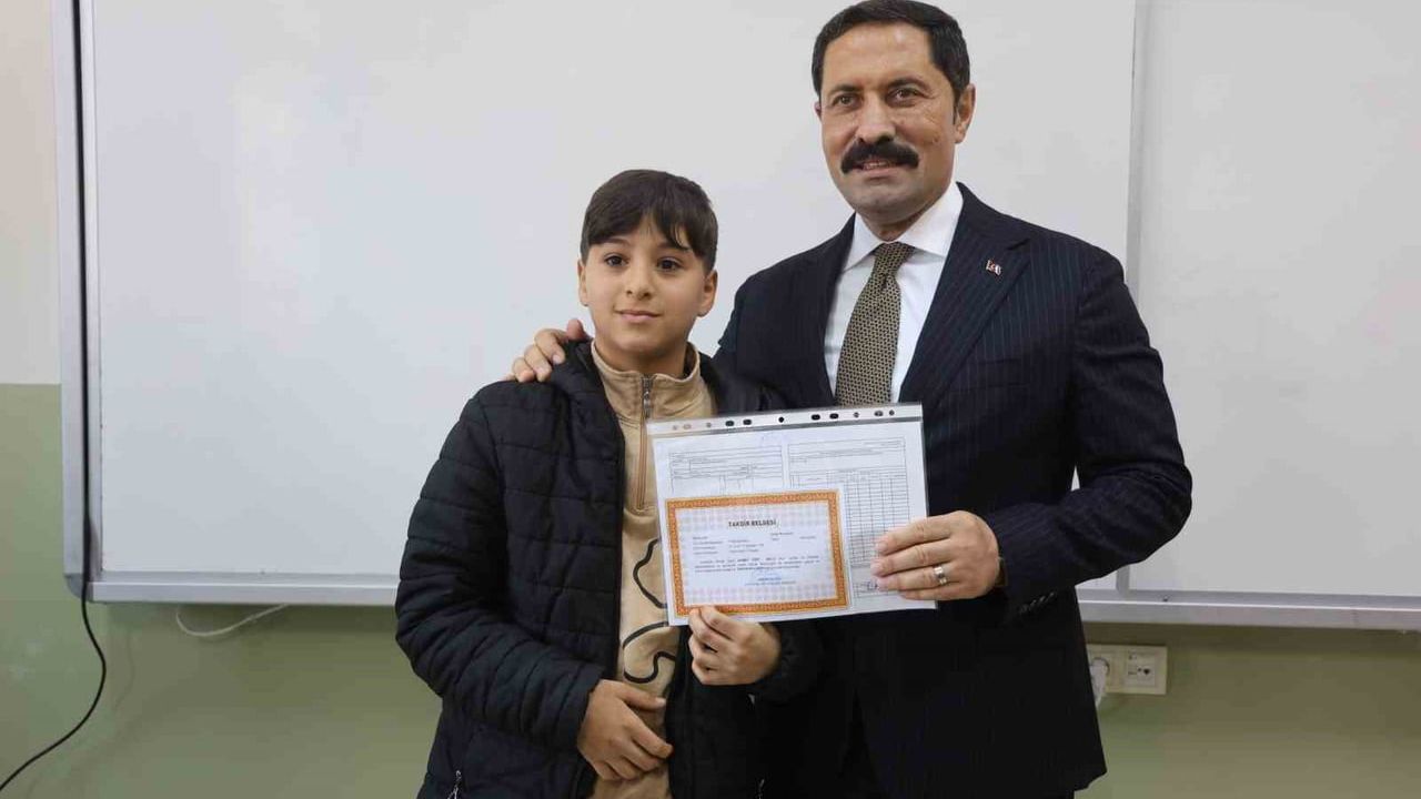 Hatay'da 224 yeni okul açıldı — 374 bin 176 öğrenci karne heyecanı yaşadı