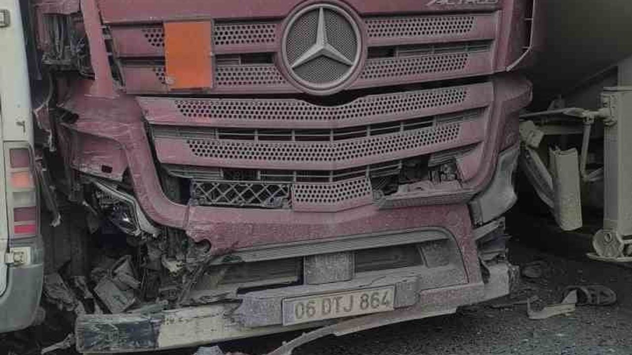 Hatay'da Buzlanma Nedeniyle 12 Araç Kazası: 11 Yaralı