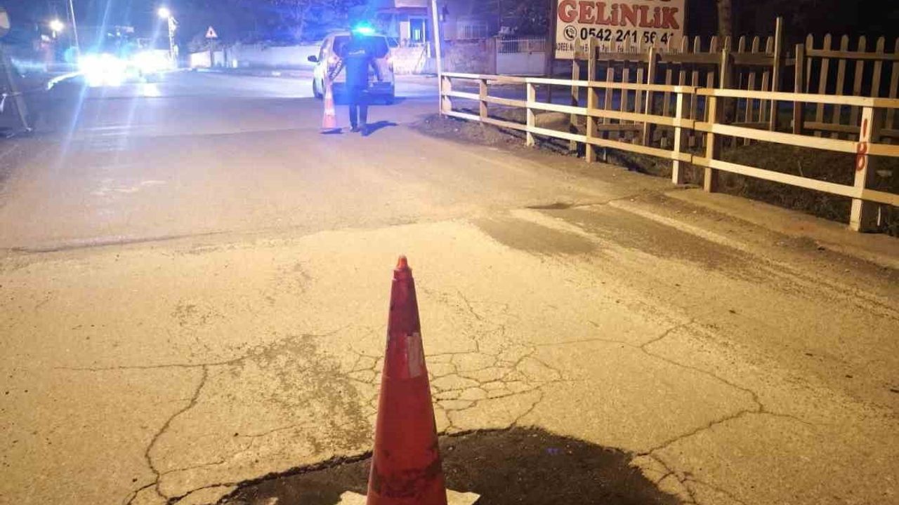 Hatay'da Karakese Köprüsü Orta Bölümünde Delik: Trafiğe Kapandı
