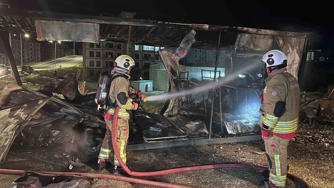 Hatay’da konteyner yangını: Şantiye konteyneri kullanılamaz hale geldi