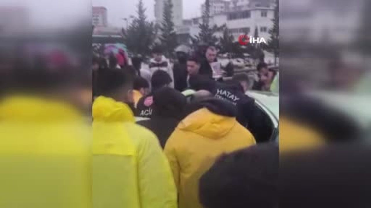 Hatay’da Minibüsle Otomobil Çarpıştı: 1’i Ağır, 5 Yaralı