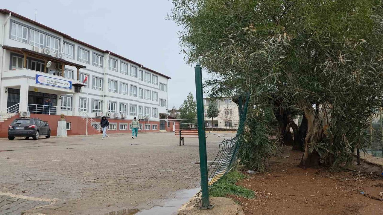 Hatay'da Okul Bahçesinde 17 Yaşındaki Genç Av Tüfeğiyle Ölü Bulundu