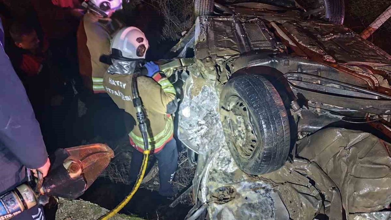 Hatay'da Serinyol Kavşağında Kaza: 2 Ölü, 3 Yaralı