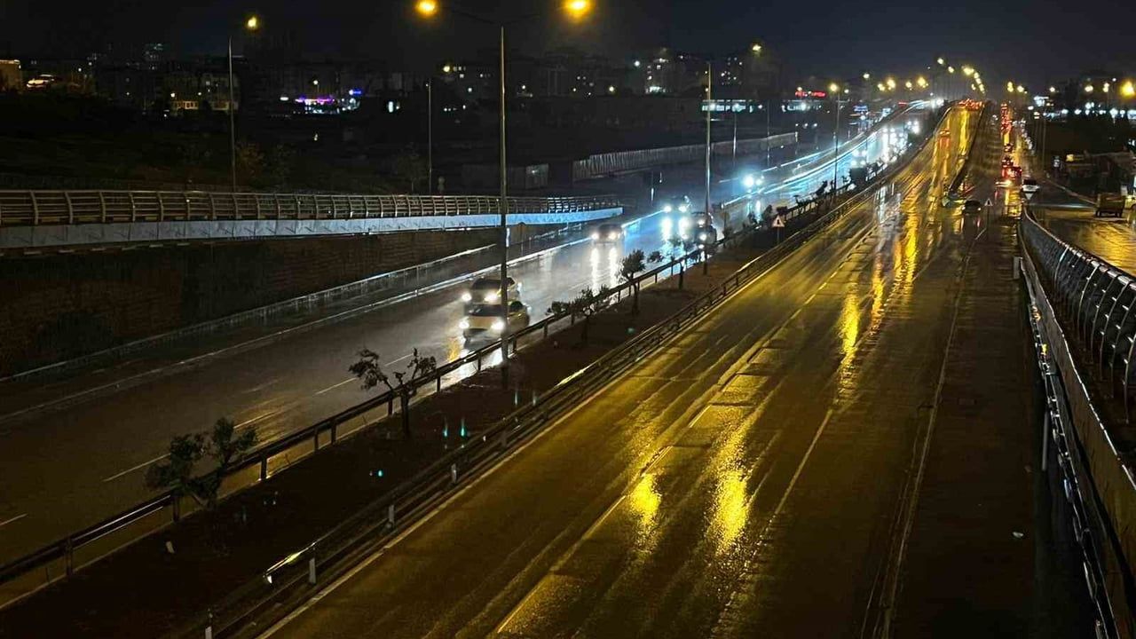 Hatay'da Sis ve Yağmur: Yağış Uyarısı Sürücülere Zor Anlar Yaşattı