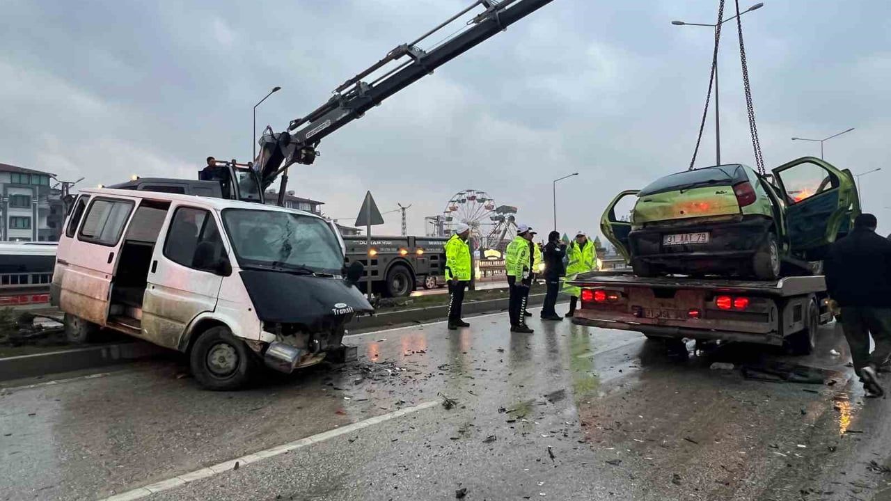 Hatay'da Trafik Kazası: Öğretmen Hasan Çakır Hayatını Kaybetti
