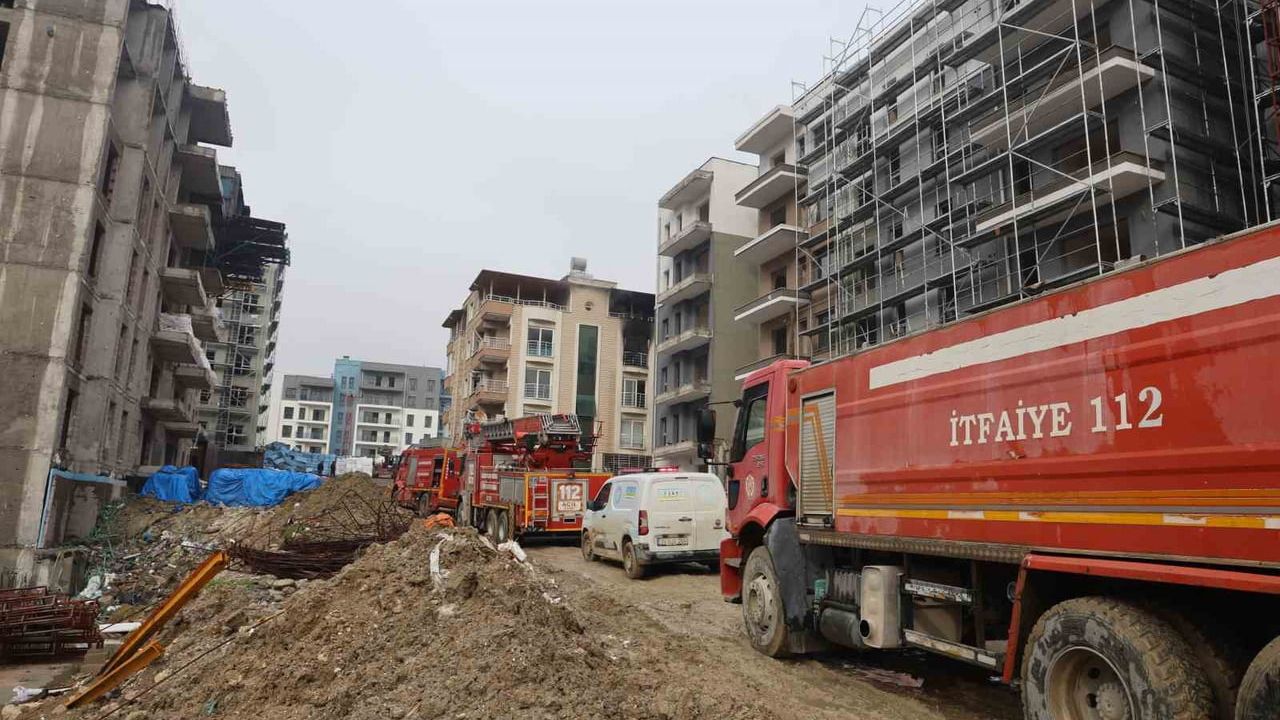 Hatay Defne Çekmece'de İşçilerin Kaldığı Daire Alevlere Teslim