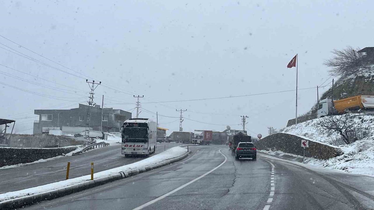 Hatay'ta Kar Başladı: Belen ve Yüksek Kesimler Etkilendi