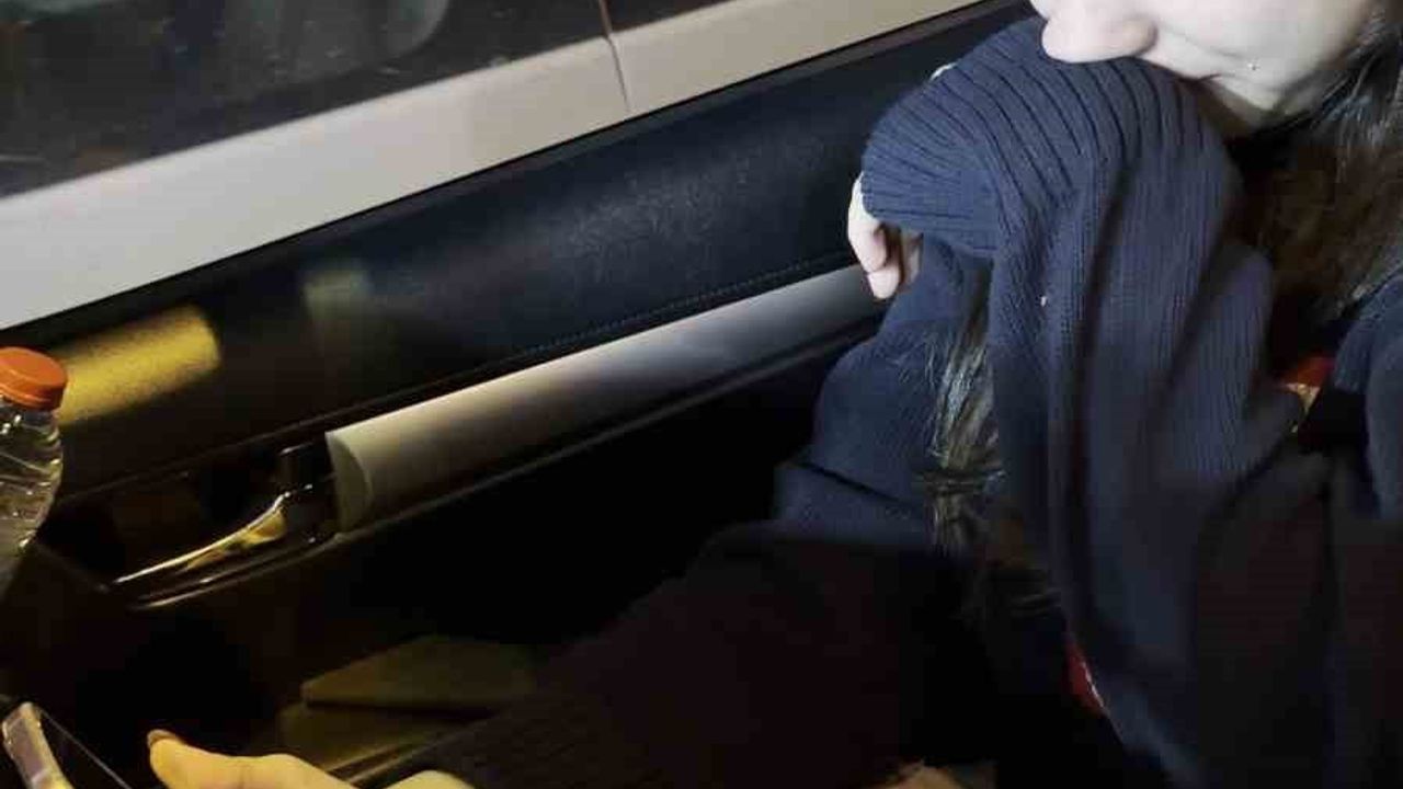 Hataylı Depremzede Beliz, Montu Veren Emekli Albay ile Gözyaşları İçinde Görüştü