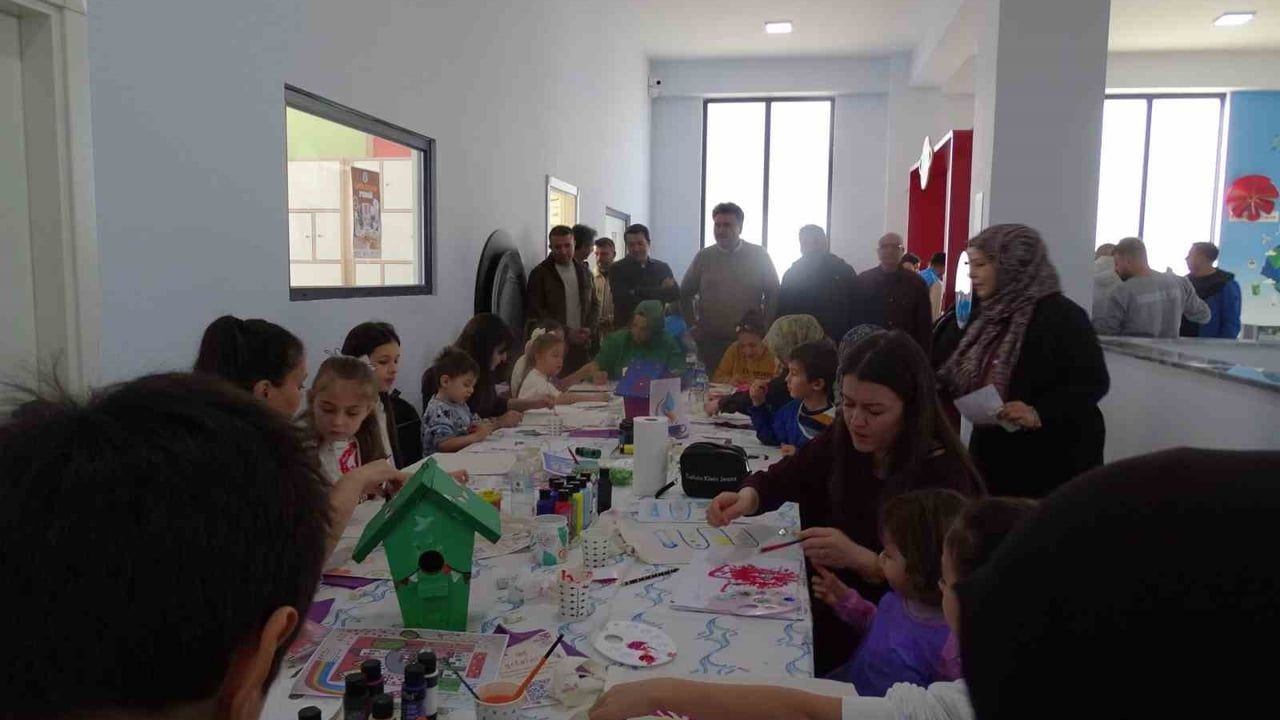 Havran'da Çanta Boyama Etkinliği: Çocuklar ve Aileler Sanatla Buluştu