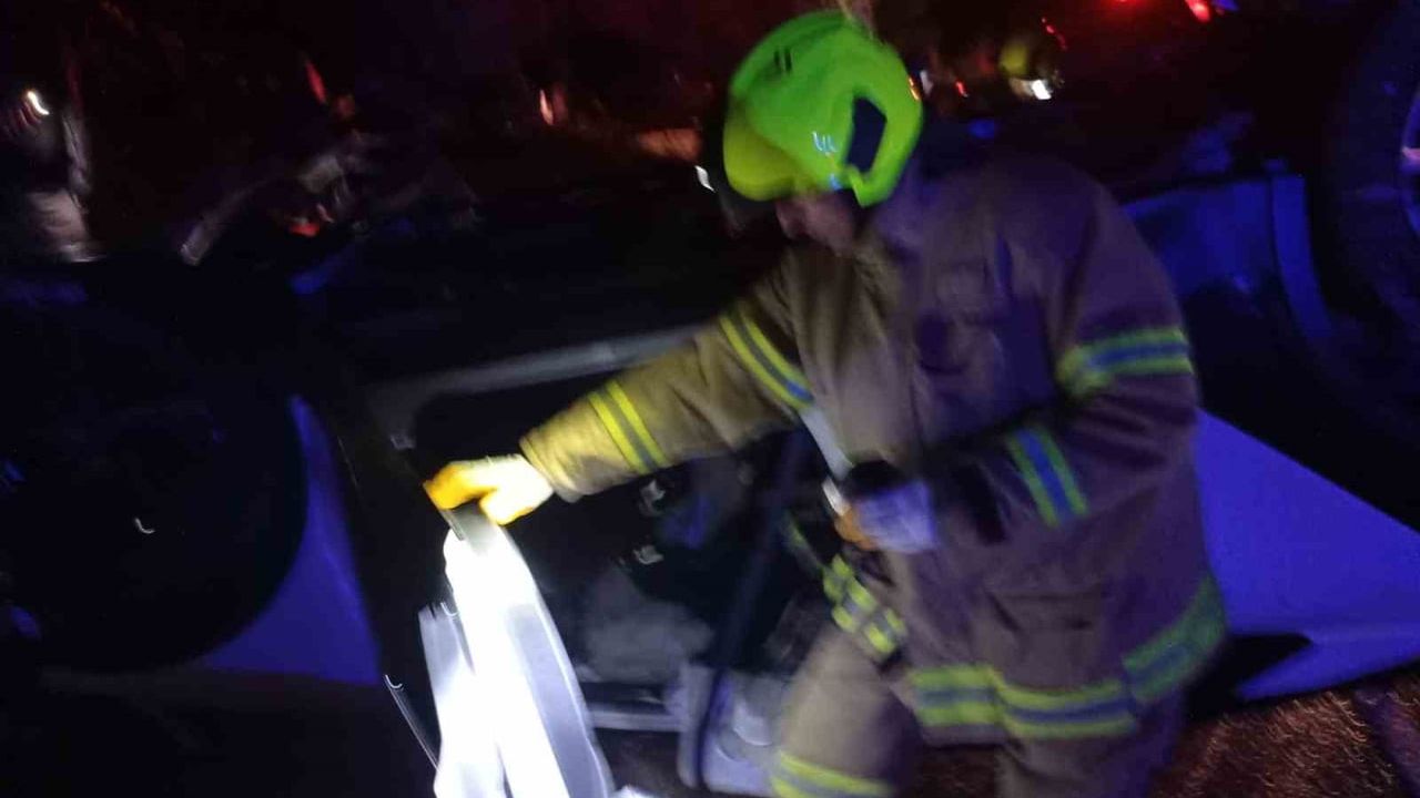 Havran'da Virajı Alamayan Araç Hendeğe Yuvarlandı — 2 Yaralı