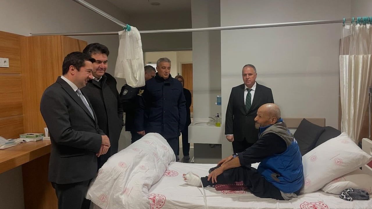 Havran Protokolü Yılbaşında Görevdeki Güvenlik Güçlerini ve Hastaları Ziyaret Etti