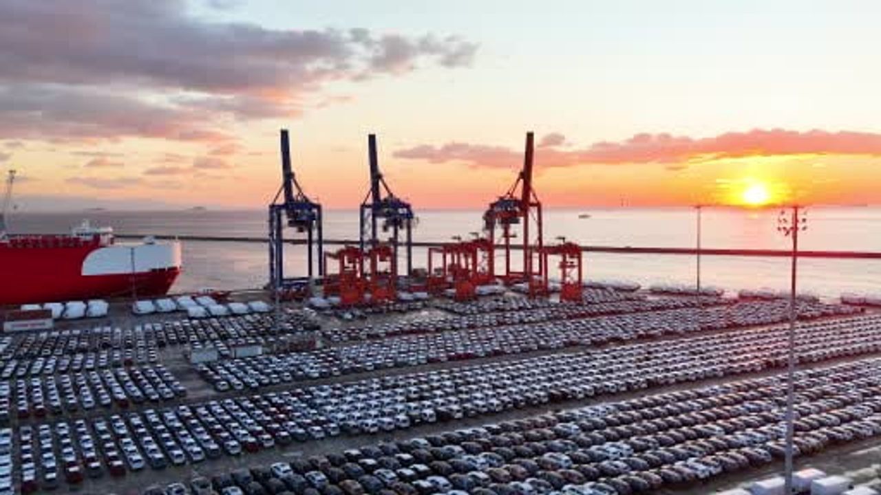 Haydarpaşa Limanı İthal Sıfır Otomobillerle Doldu