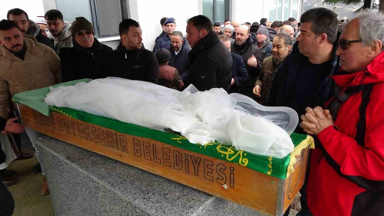 Hemşire adayı Mina, gelinliğiyle uğurlandı — Ordu Perşembe'de kaza