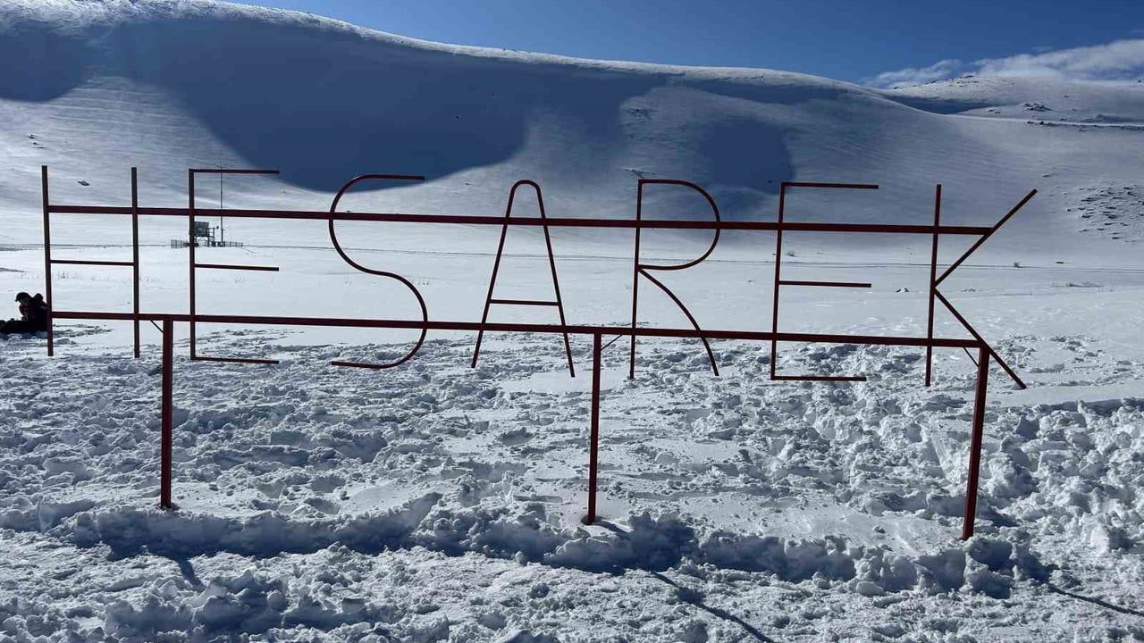 Hesarek Kayak Merkezi'nde yoğunluk: Ziyaretçiler karın keyfini çıkardı