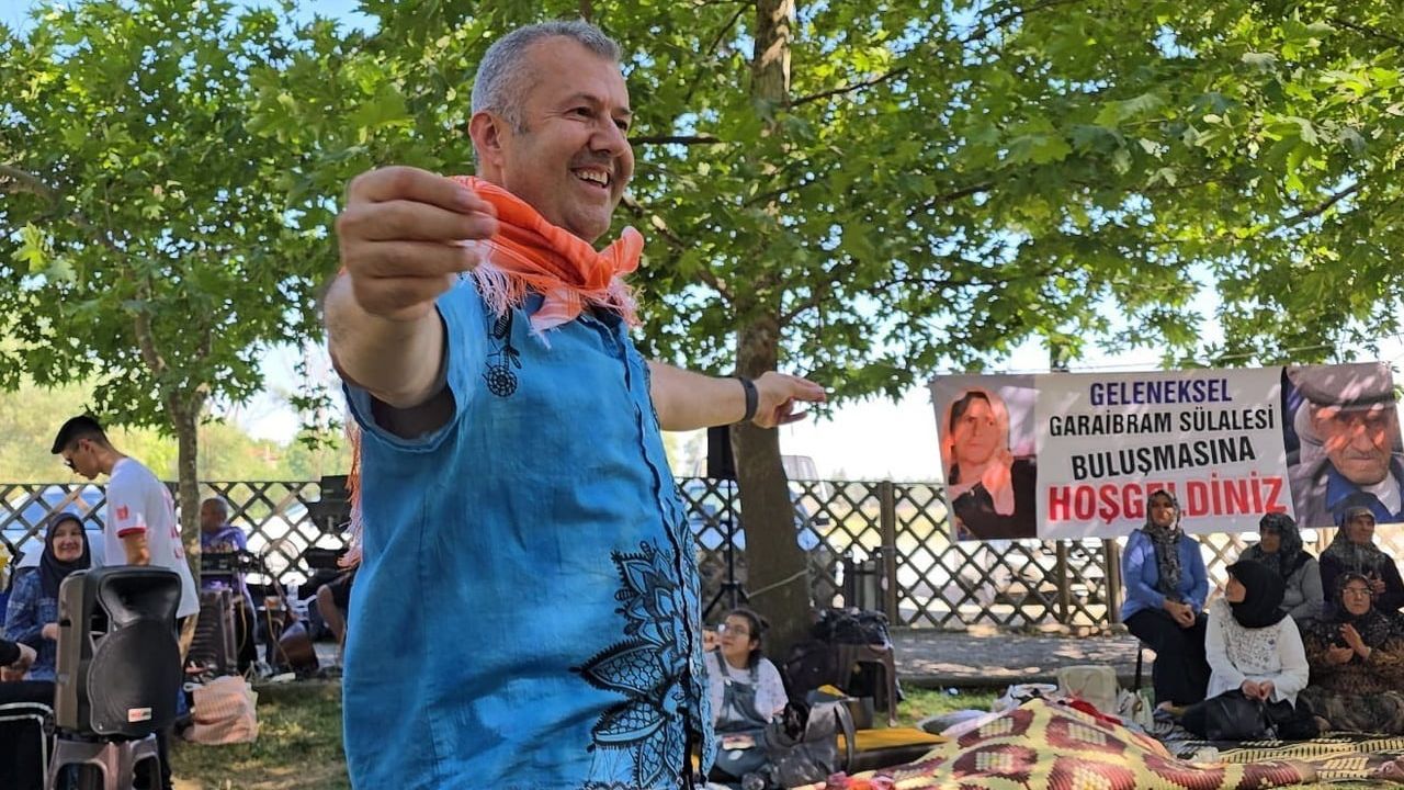 Hikmet Doruk'tan 'Seninle Biz İkimiz' — Alp Arslan'ın Yeni Aşk Şarkısı