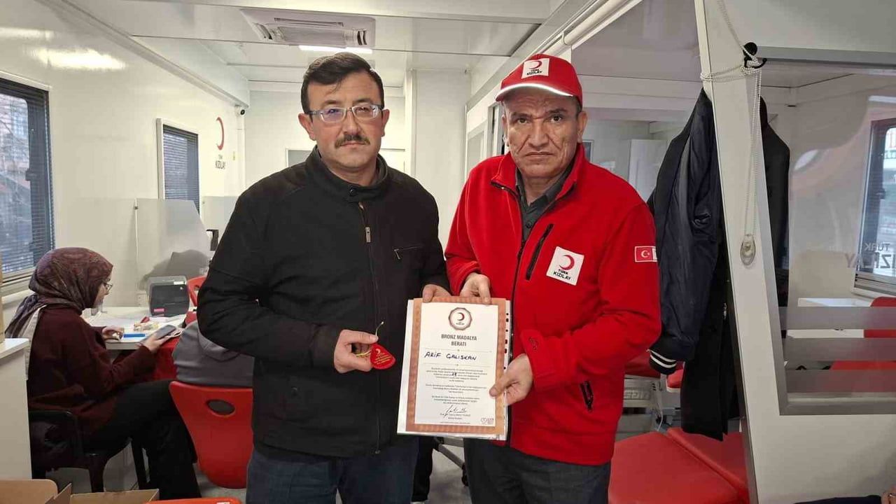 Hisarcık'ta 15. Kan Bağışı: Arif Çalışkan'a Kızılay'dan Bronz Madalya