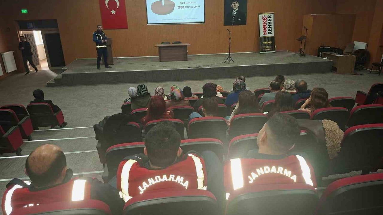 Hisarcık’ta Sigara Bıraktırma ve Uyuşturucuyla Mücadele Eğitimi Yoğun İlgi Gördü