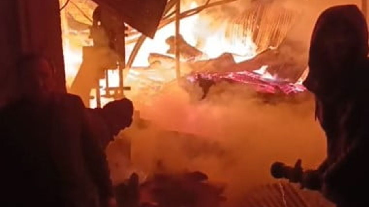 Hizan’da Dipçik Üretim Atölyesinde Yangın — Atölye ve Malzemeler Hasar Gördü