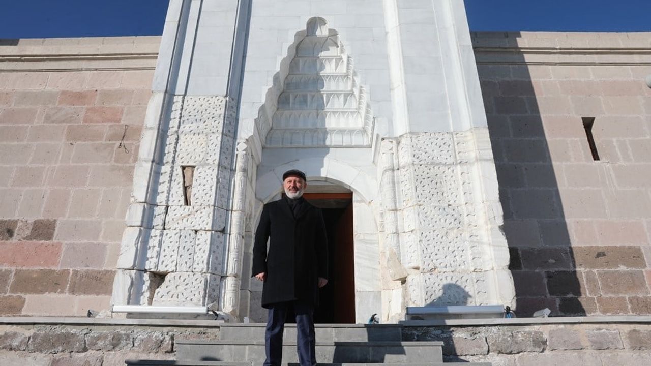 Hoca Hasan Medresesi restorasyonu başlıyor — Çolakbayrakdar: Ödüllü projeler Kayseri’ye kazandırılacak