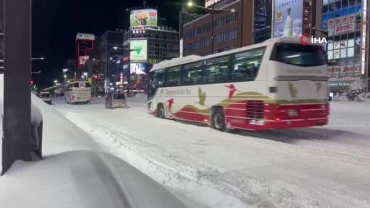 Hokkaido'da Kar Felaketi: 7 Bin Yolcu New Chitose Havalimanı'nda Mahsur