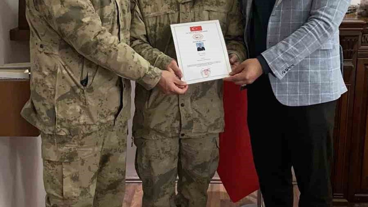 Hozat'ta Uzman Çavuş Yunus Can'a Başarı Belgesi