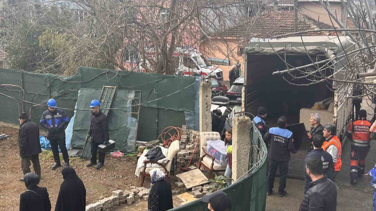 İBB Üsküdar'da Yapı Kayıt Belgeli Evi Yıktı: Aile Sokakta Kaldı