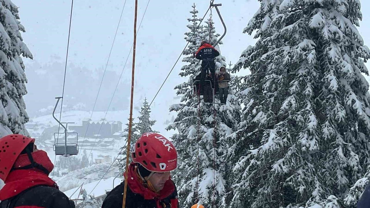 İçişleri Bakanı'ndan JAK ve AFAD'a Tebrik: Uludağ'da 51 Kişi Kurtarıldı