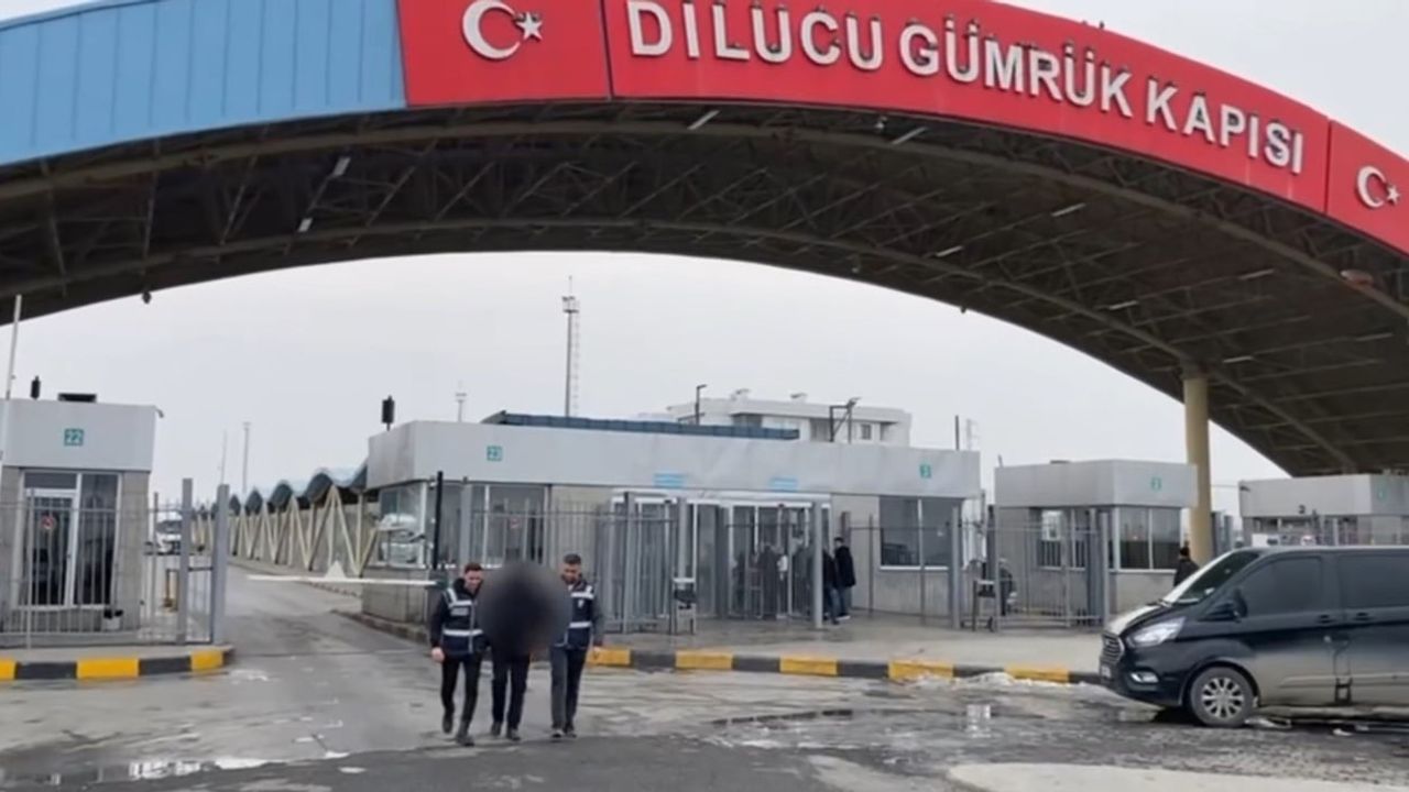 Iğdır'da Göçmen Kaçakçılığı Hükümlüsü Dilucu Sınır Kapısında Yakalandı