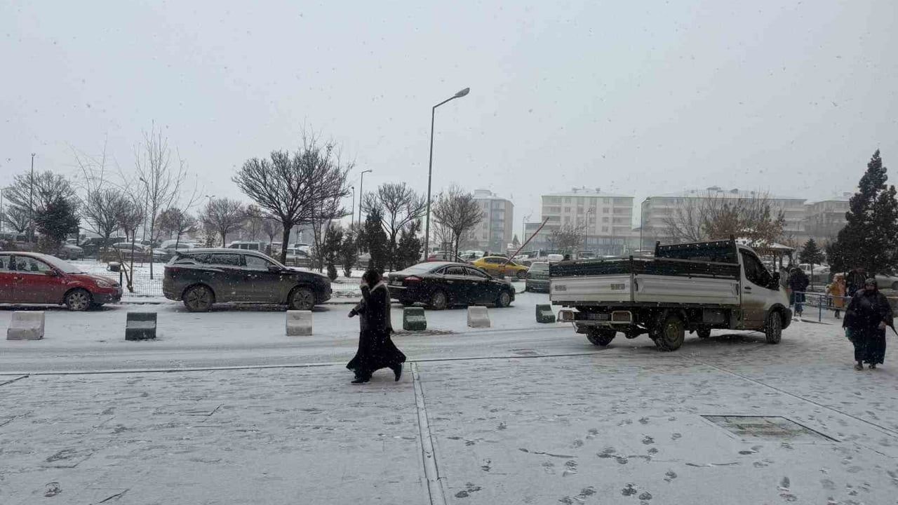Iğdır'da Kar Yeniden Başladı: Çığ ve Buzlanma Uyarısı