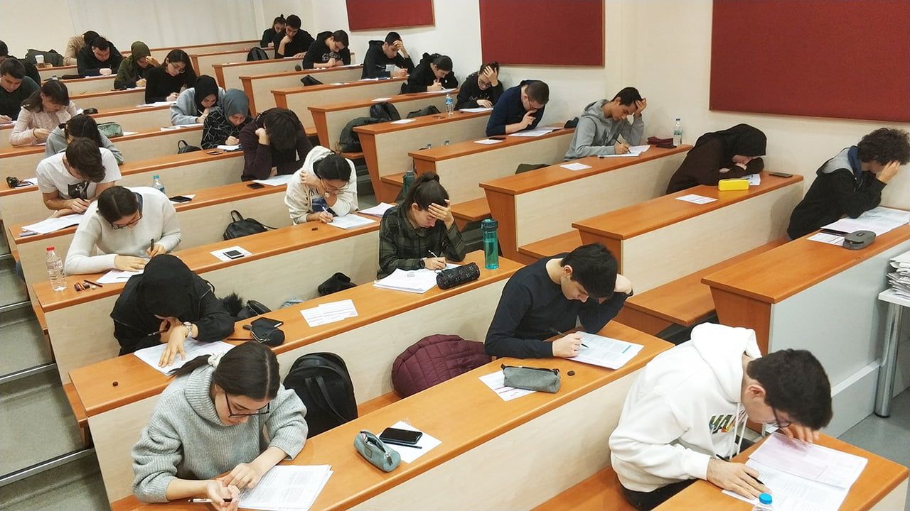 İhlas Koleji'nden 10 Ocak Bursluluk Sınavına Ücretsiz Rehberlik